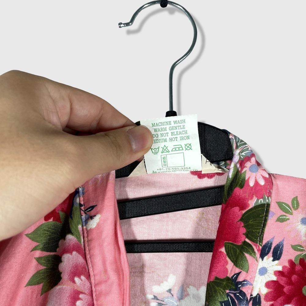 From Fire Kimono Robe Womens XS Pink Garden Bird Floral Satin Lounge No Belt - Picture 3 of 7